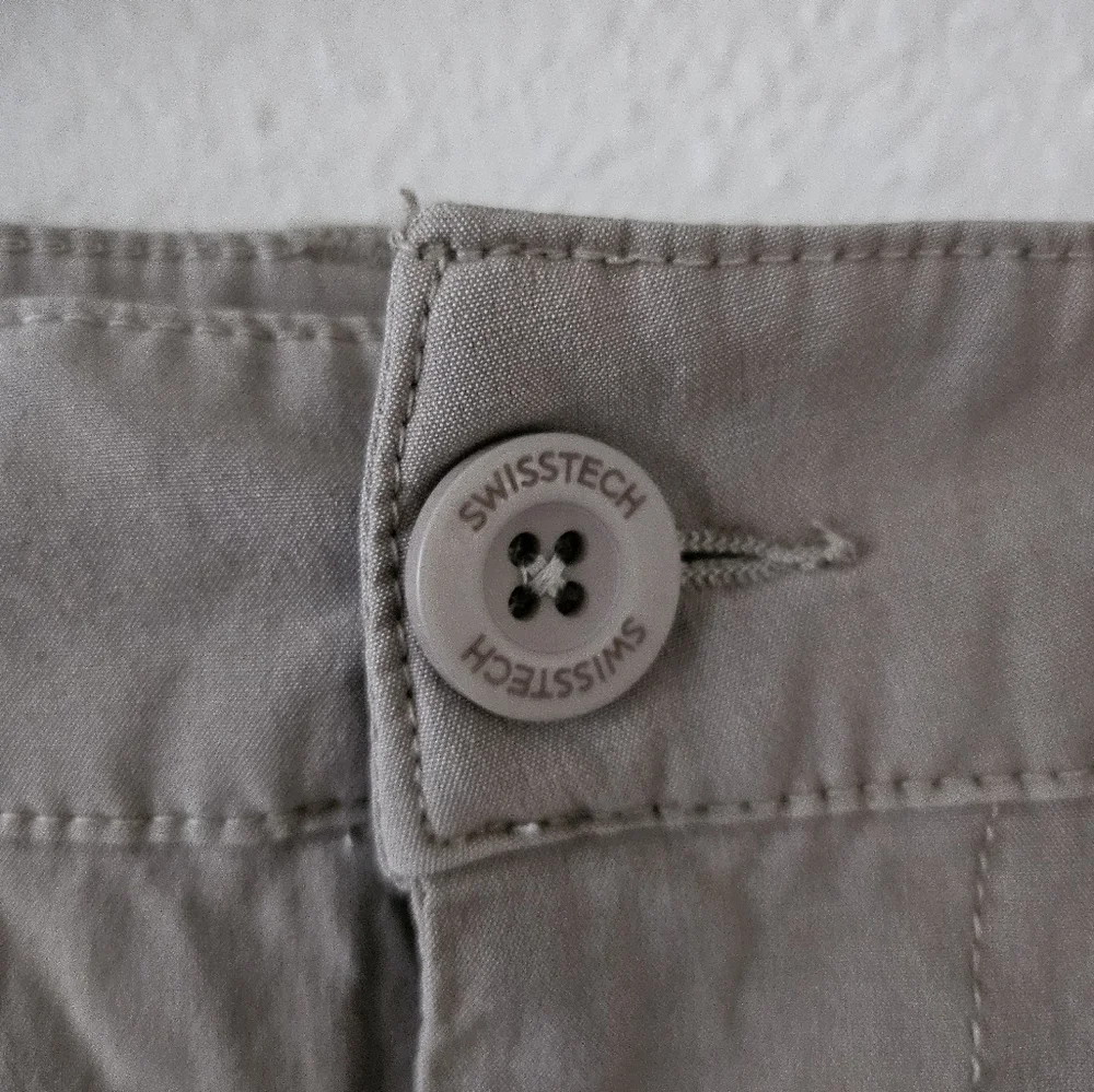 Swiss Tech Men's Active Wear Short Pants Size 36.